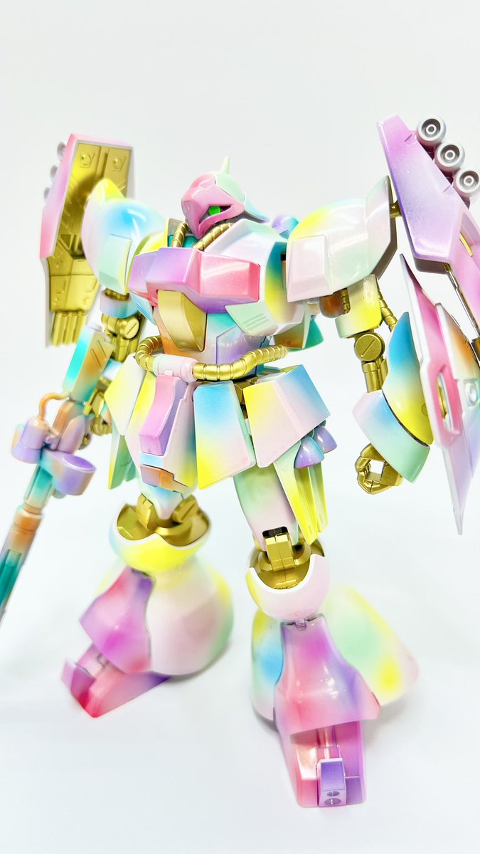 ouchide_plamobu's tweet photo. HGUC 1/144 ヤクト・ドーガ(クェス・エア専用機)をリンプラカラーを使って塗装させていただきました！٩( 'ω' )و

プラネット=世界=宇宙というイメージで色とりどりの塗料がお互いを繋ぎ引き立て合うイメージで塗装してみました◖ฺ|´꒳` |◗♪

メンバーさんのメンカラをそれぞれ取り入れさせていただいた結果本当に幻想的な塗装にできた気がします！

リンプラカラーの魅力が少しでも多くの人に伝わりますように( ˘ω˘ )
素敵な塗料の開発と素敵なコンテストの開催ありがとうございます！！

リンクルプラネットの皆さんも応援しておりまーす！！

#GSIクレオス #リンプラ塗装コンテスト2 #バンダイ