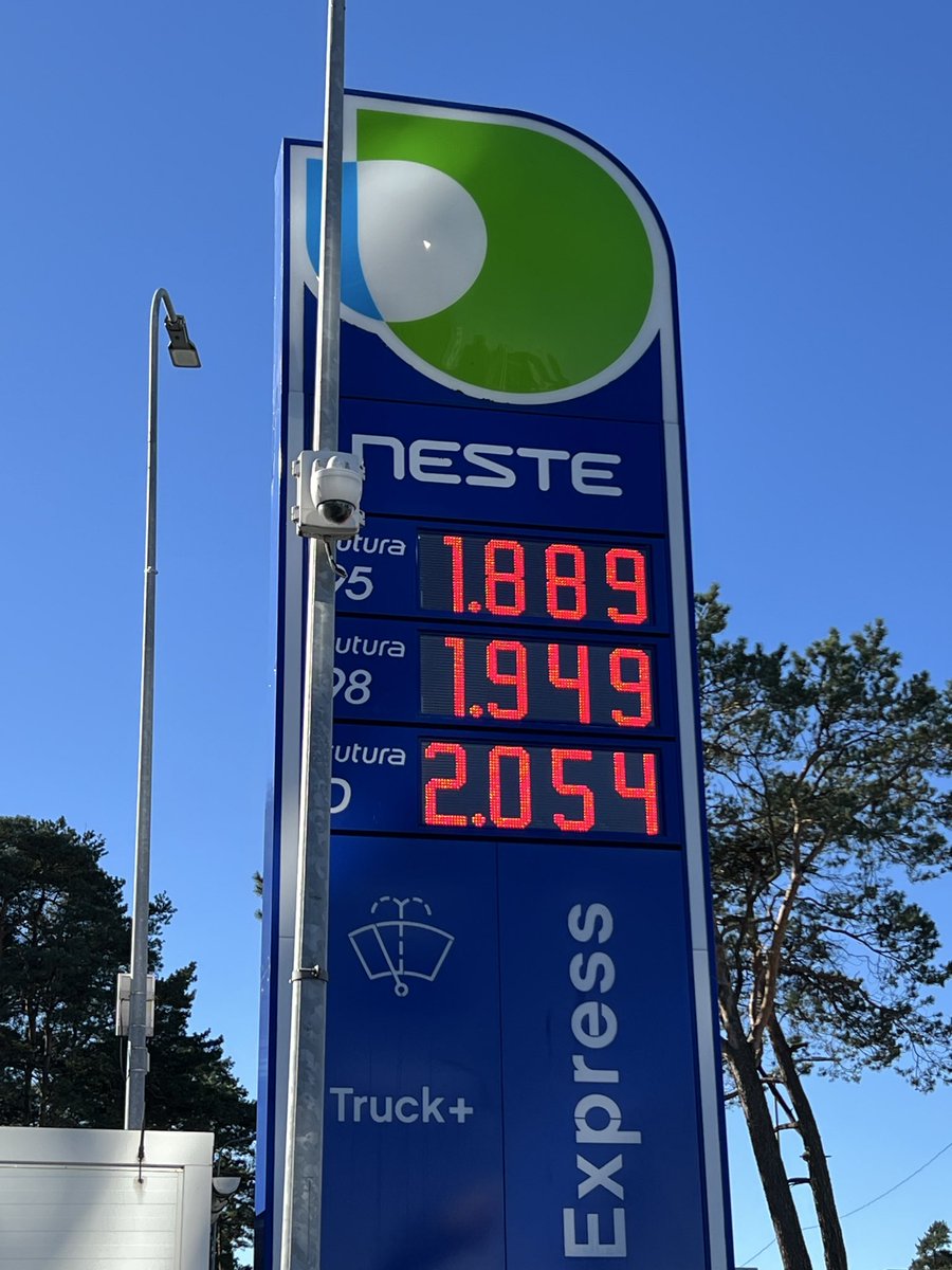 Psalolainen's tweet photo. Nesteen pumppuhinnat tänään 28.9.2026 Tallinnassa. https://t.co/m1SqmThY9Q