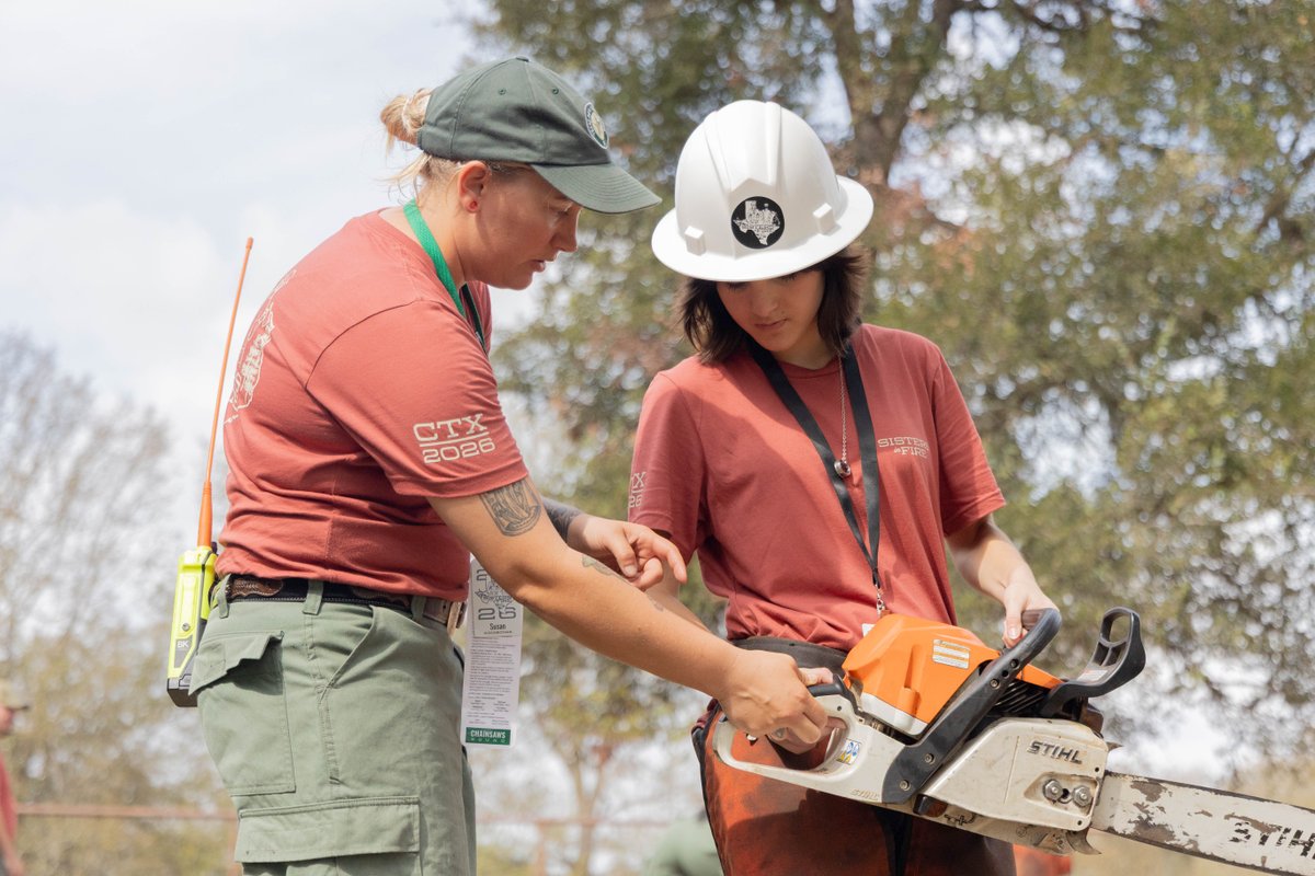 TXForestService's tweet photo. 🔥 Twenty-eight students from 13 Texas counties came together for the sixth annual Sisters in Fire! Participants got hands-on experience with wildland firefighting skills and equipment while exploring careers in wildfire response and natural resources. https://t.co/JURMJ4D9Y0