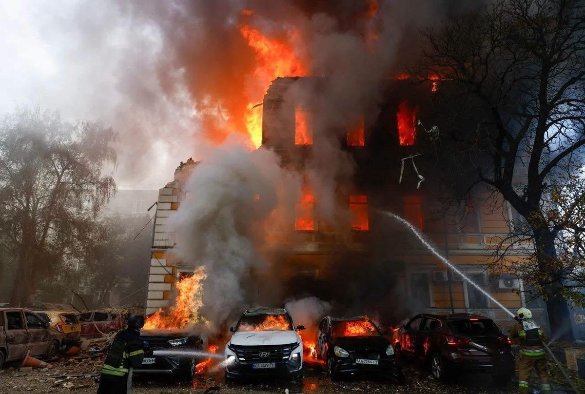 CamUkrainistyka's tweet photo. Russia’s war against Ukraine is not about territory. It is a war against Ukrainian culture, memory and identity.
Today, a Russian drone struck the Presidium of Ukraine’s National Academy of Sciences in Kyiv - the heart of Ukrainian scholarship, knowledge and intellectual life. https://t.co/gRYgTpE7Gg