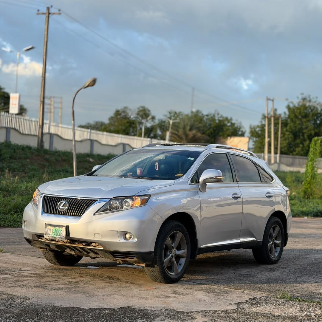 Automall_ng's tweet photo. Nigerian Used Lexus Rx350🔥
Year: 2010
Custom duty: paid
Price: N13.5M
Location: Abuja
Retweet pls🙏
@abujastreets @__yellows @el_uthmaan https://t.co/Dvxh39G6sZ