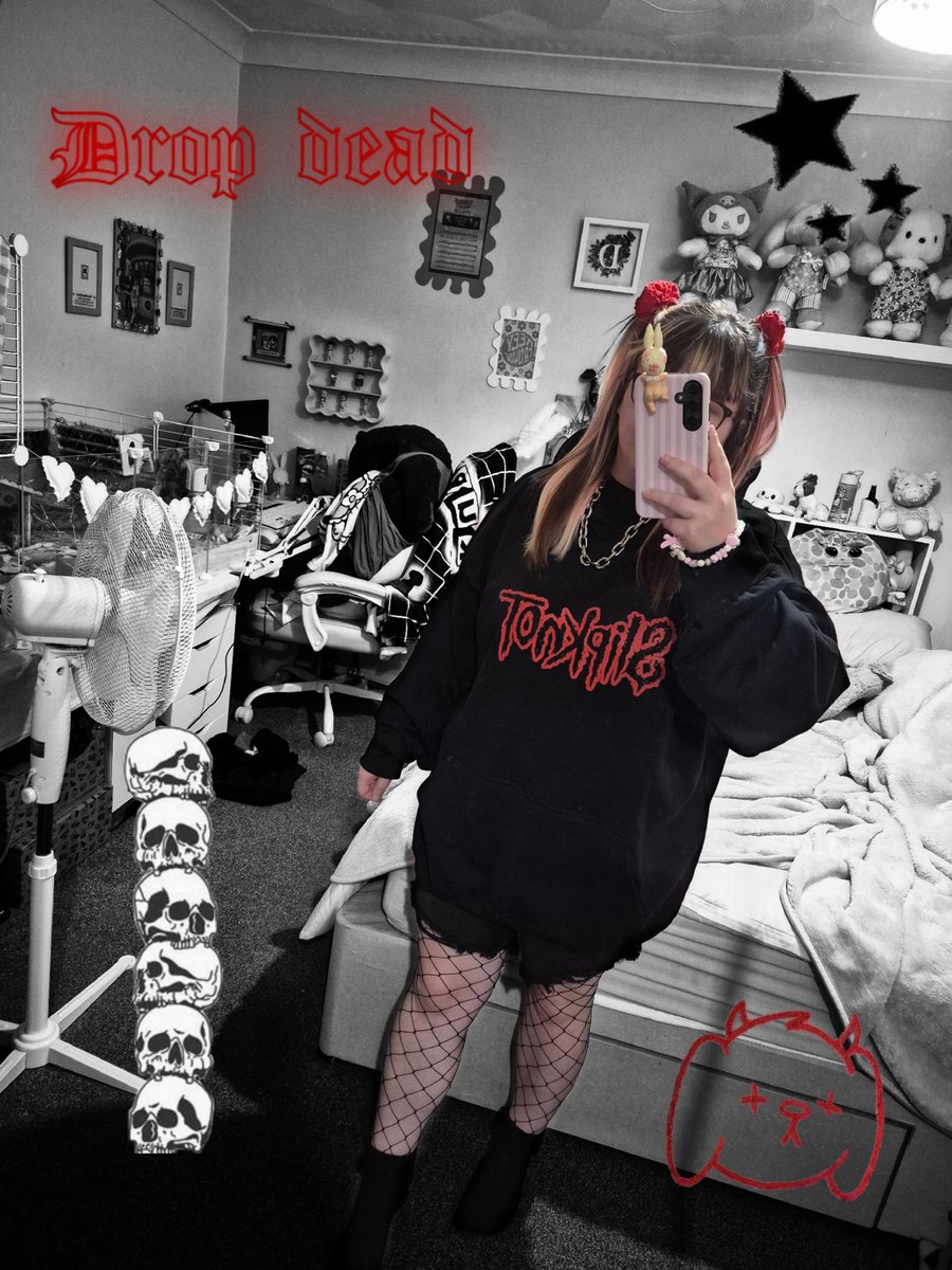 killerbrxt's tweet photo. fit check for pool night again 🎱

obviously repping the slipknot hoodie to hope that it gives me luck for tickets tomorrow ⛓️ https://t.co/MqUZDI9pmu