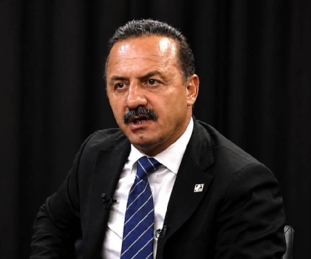 zekibahce's tweet photo. Yavuz Ağıralioğlu demiş ki;

“‘Başörtüsü yasağını çözdük’ diyerek gurur duydunuz. Başörtülü bakanınız milleti soydu.”

Eğer başörtüsü sorunu çözülmemiş olsaydı böyle bir olay olmayacakmıydı.
Bunu mu demek istiyorsun Yavuz bey https://t.co/WR5iYWPYji