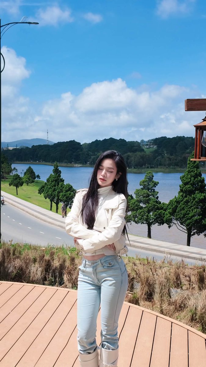 emhai0909's tweet photo. Nơi có trời xanh

nước biếc và một tâm hồn mộng mơ.

 Chúc cả nhà buổi sáng vui vẻ an lành

 😚😚😚 https://t.co/LAxmiVbkOD