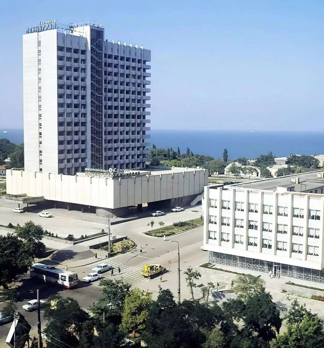 PicturesUssr's tweet photo. The Leningrad Hotel in Makhachkala, Dagestan ASSR, 1981 https://t.co/xo5skMyZDa