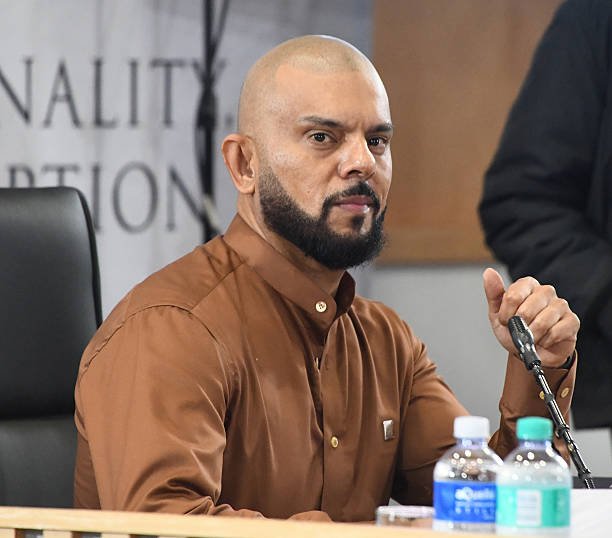 D_Molatoli's tweet photo. You know, it's amazing how similar the stories of these two are. Carrim started off with "a heart attack at a gymn", later it changed to mental illness. Khan was admitted for gun woun(ds), later it's mental, psychiatric issues. Is it coincidence? Is it strategic? That mental illness is difficult to say "you are healed", hence they always mention possibility of getting triggered and unpredictability of how they will react in whatever environments. I feel like it's all made up. Lawyers shared notes. 🤷🏽‍♀️