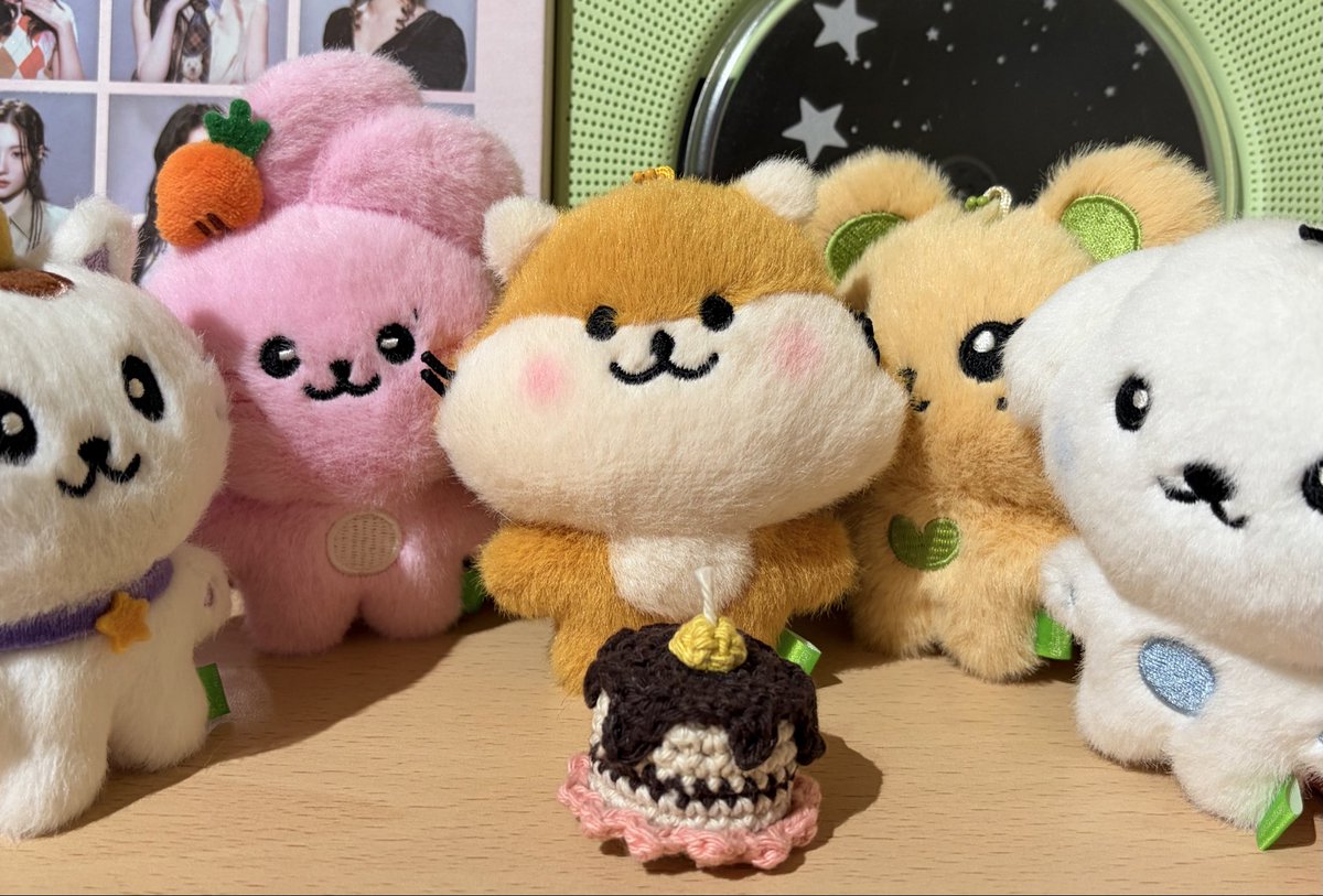 kiombocore's tweet photo. froming bday party 🎂#HAPPYHAYOUNGDAY https://t.co/a0yxo758qY