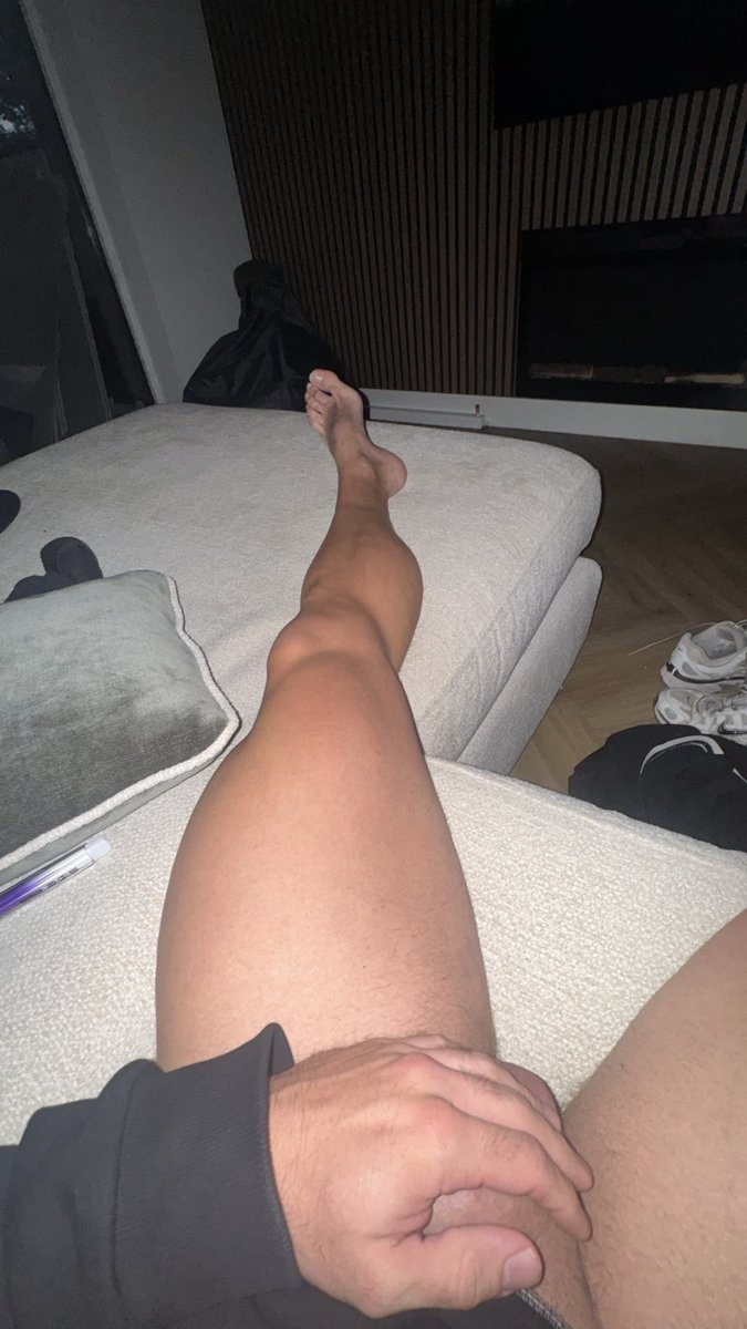 AlphaGodCallum's tweet photo. Sat relaxing after a busy day 😴

You should be massaging these soles and making yourself useful for a change https://t.co/mASL6E9kMI