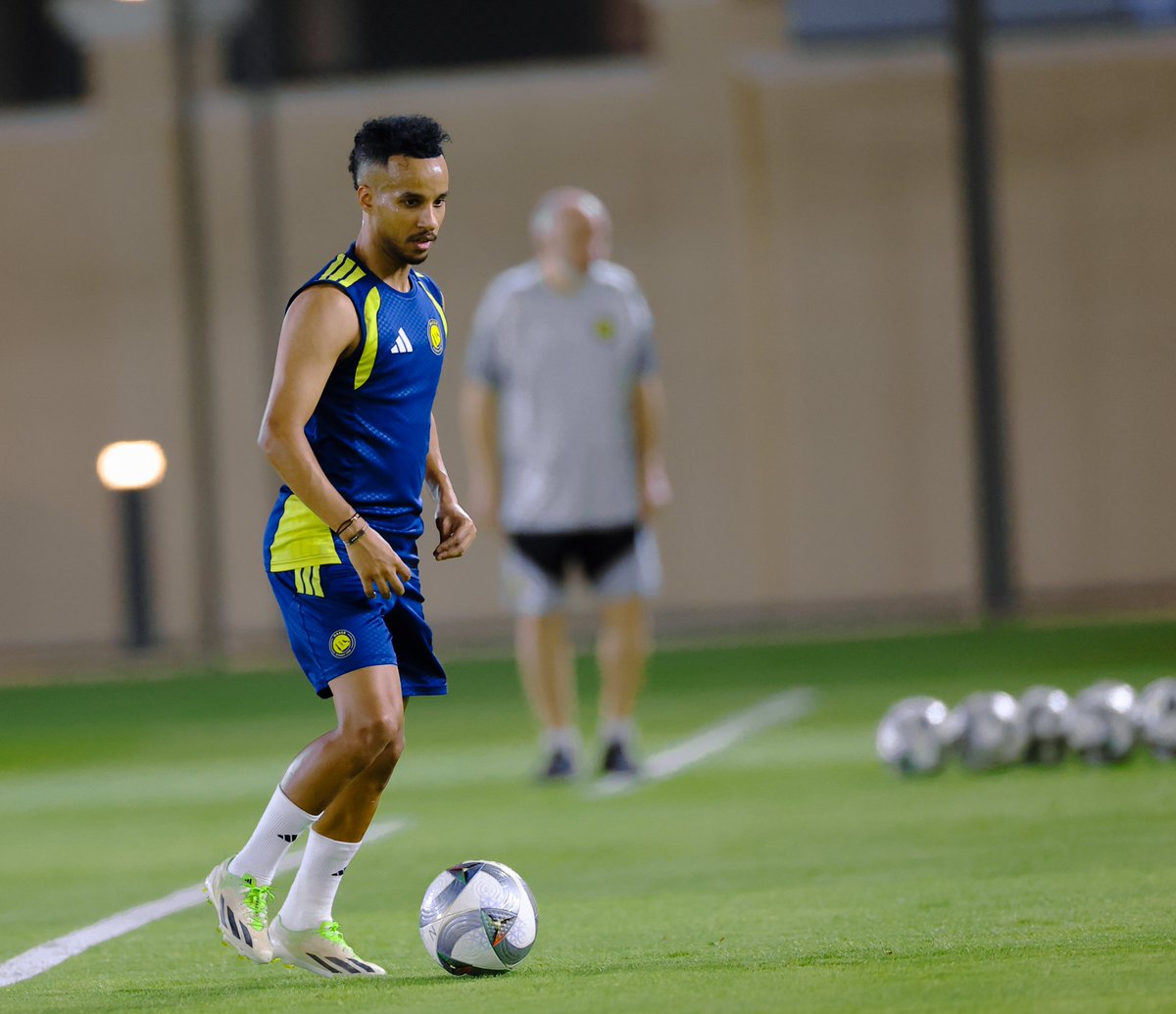 AlNassrFC's tweet photo. شهـدت تدريبات الفريق الجماعية اليوم مشاركة الكابتن عبدالرحمن غريب 💛 https://t.co/Icr4hUJaBu