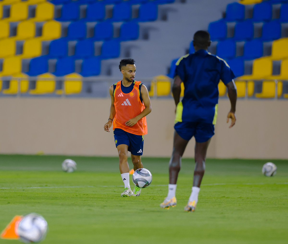 AlNassrFC's tweet photo. شهـدت تدريبات الفريق الجماعية اليوم مشاركة الكابتن عبدالرحمن غريب 💛 https://t.co/Icr4hUJaBu