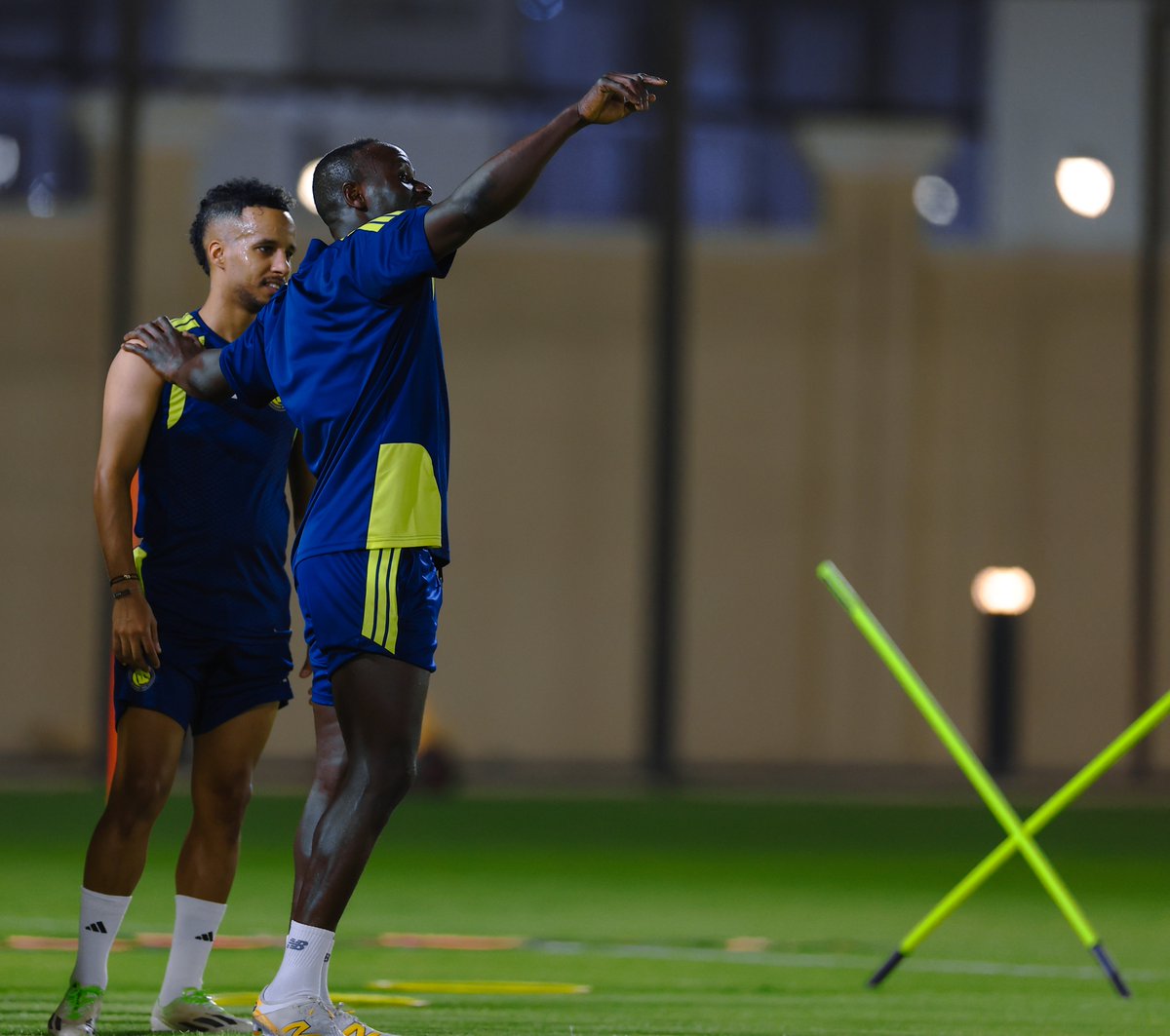 AlNassrFC's tweet photo. شهـدت تدريبات الفريق الجماعية اليوم مشاركة الكابتن عبدالرحمن غريب 💛 https://t.co/Icr4hUJaBu