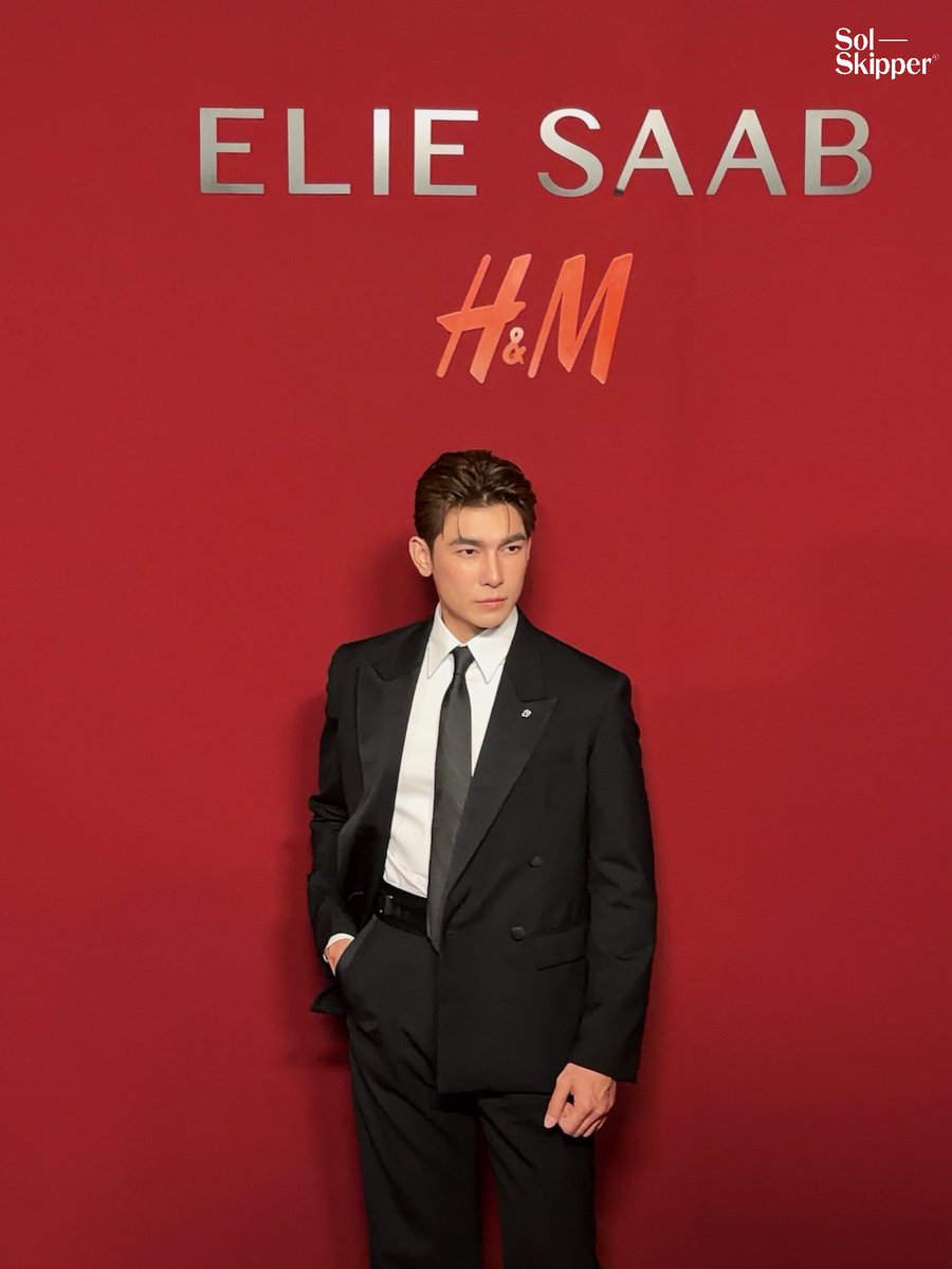 SolSkipperCo's tweet photo. Stepping into the spotlight.✨

MEW X ELIE SAAB HM 

@MSuppasit
#ELIESAABxHMwithMew
#MewSuppasit
#HM #HMThailand #HMThailandxMEW https://t.co/5QiRpg3MtL