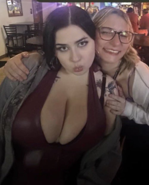 gboombos's tweet photo. lillianposanski on ig 😵‍💫😵‍💫 #irl #irlsubmission #cuck #goon #expose #busty https://t.co/katZ3e7ysN