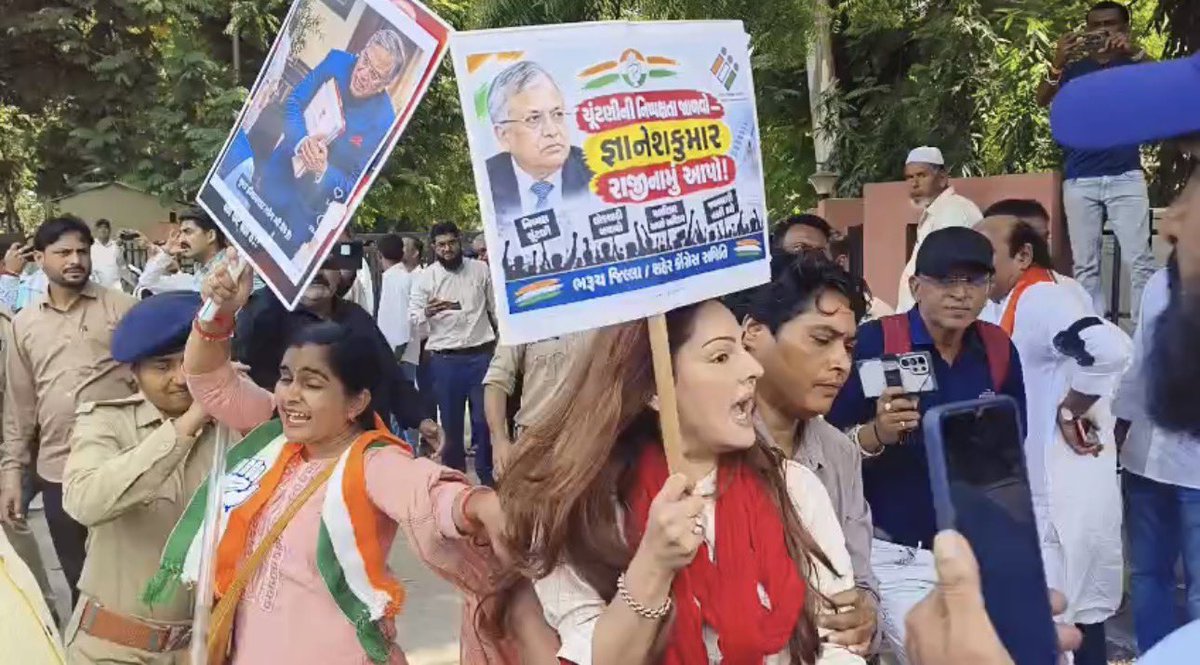 mumtazpatels's tweet photo. आज भरूच में कांग्रेस कमेटी के साथ देशभर में हुए विरोध प्रदर्शन में शामिल हुई… SIR और चुनाव आयोग की कार्यप्रणाली को लेकर उठे सवालों के बीच CEC ज्ञानेश कुमार के इस्तीफ़े की मांग को लेकर। https://t.co/wkx4UQ2IuR