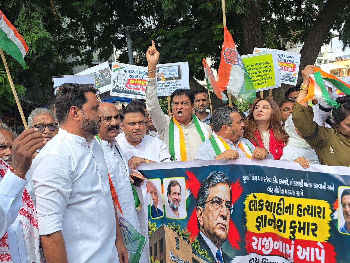 mumtazpatels's tweet photo. आज भरूच में कांग्रेस कमेटी के साथ देशभर में हुए विरोध प्रदर्शन में शामिल हुई… SIR और चुनाव आयोग की कार्यप्रणाली को लेकर उठे सवालों के बीच CEC ज्ञानेश कुमार के इस्तीफ़े की मांग को लेकर। https://t.co/wkx4UQ2IuR