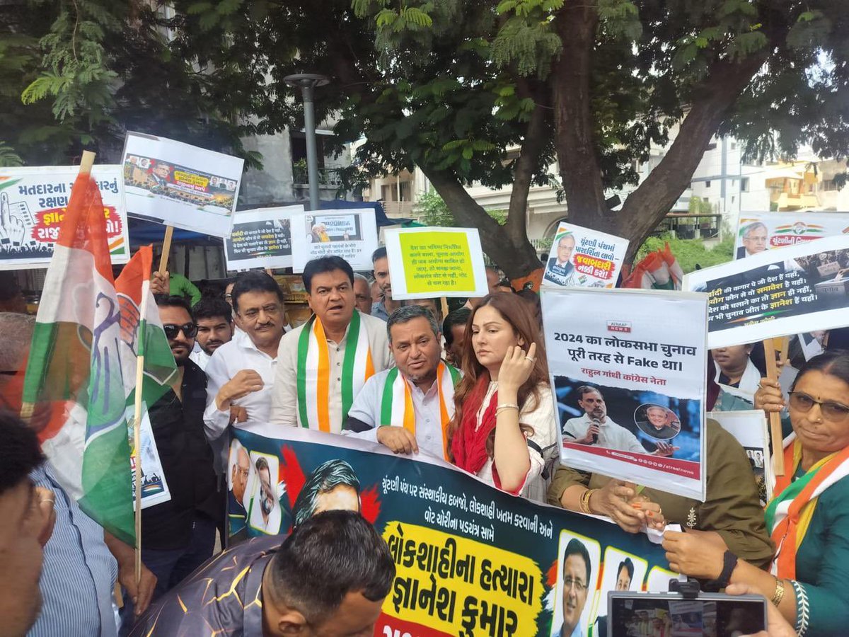 mumtazpatels's tweet photo. आज भरूच में कांग्रेस कमेटी के साथ देशभर में हुए विरोध प्रदर्शन में शामिल हुई… SIR और चुनाव आयोग की कार्यप्रणाली को लेकर उठे सवालों के बीच CEC ज्ञानेश कुमार के इस्तीफ़े की मांग को लेकर। https://t.co/wkx4UQ2IuR