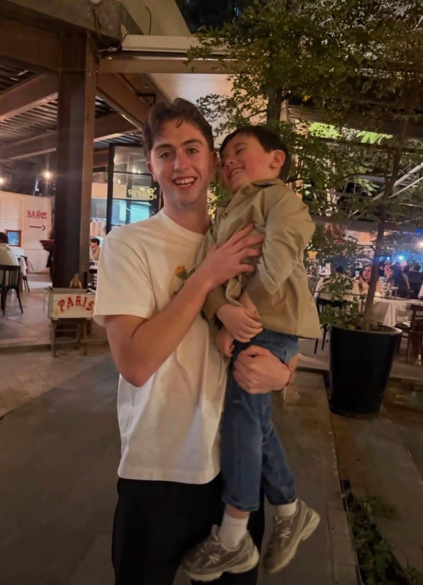 NaXmy15's tweet photo. AU #Brimiga 

Donde 🐜 es un omega religioso que lucha con su constante deseo y su increible instinto maternal. 

O un Au donde 🍓 es un alpha que desea ver a su omega preñado pero respeta sus deseos hasta que se da cuenta que cada que 🐜 lo mira con niños su aroma cambia. https://t.co/CVeMM4q5Ua