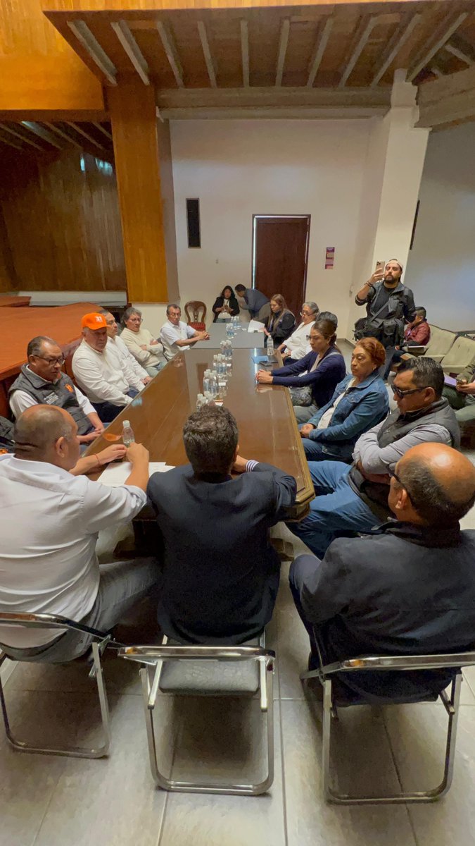385Grados's tweet photo. 📢 Tras marcha de maestros, #SEPE-#USET recibe a familiares de docente de educación física; caso se investiga en #Puebla 👇🏻
📲https://t.co/mn8A27MHaV https://t.co/LTCwaXGeUt