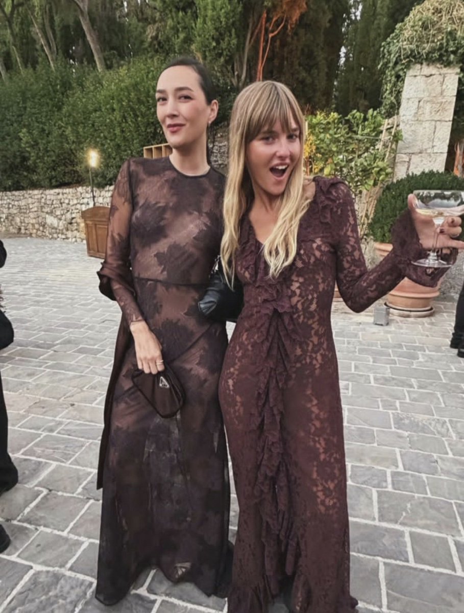 vicsxangel's tweet photo. Vic's outfit for the wedding! I'm in love 😍
~
#victoriadeangelis #vicdeangelis #damianodavid #dovecameron https://t.co/86wfOh5Poc