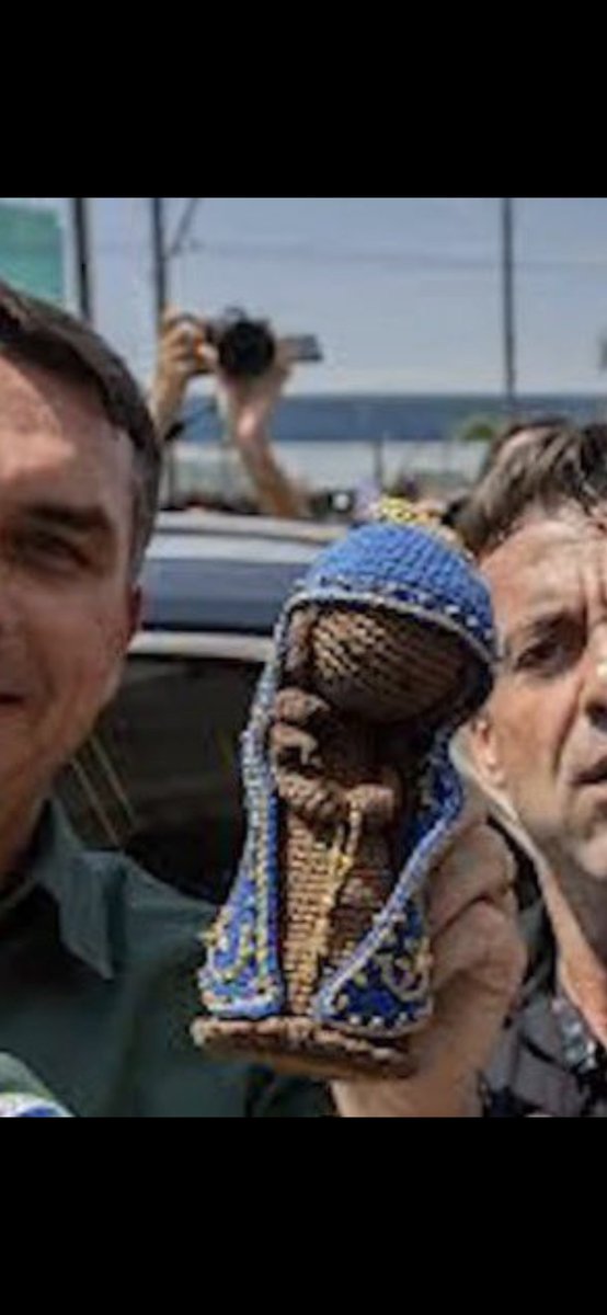 viverpoesia's tweet photo. @folha A imagem que ele ergueu. Tire sua própria conclusão. Nem parece a virgem https://t.co/YspViiH6he