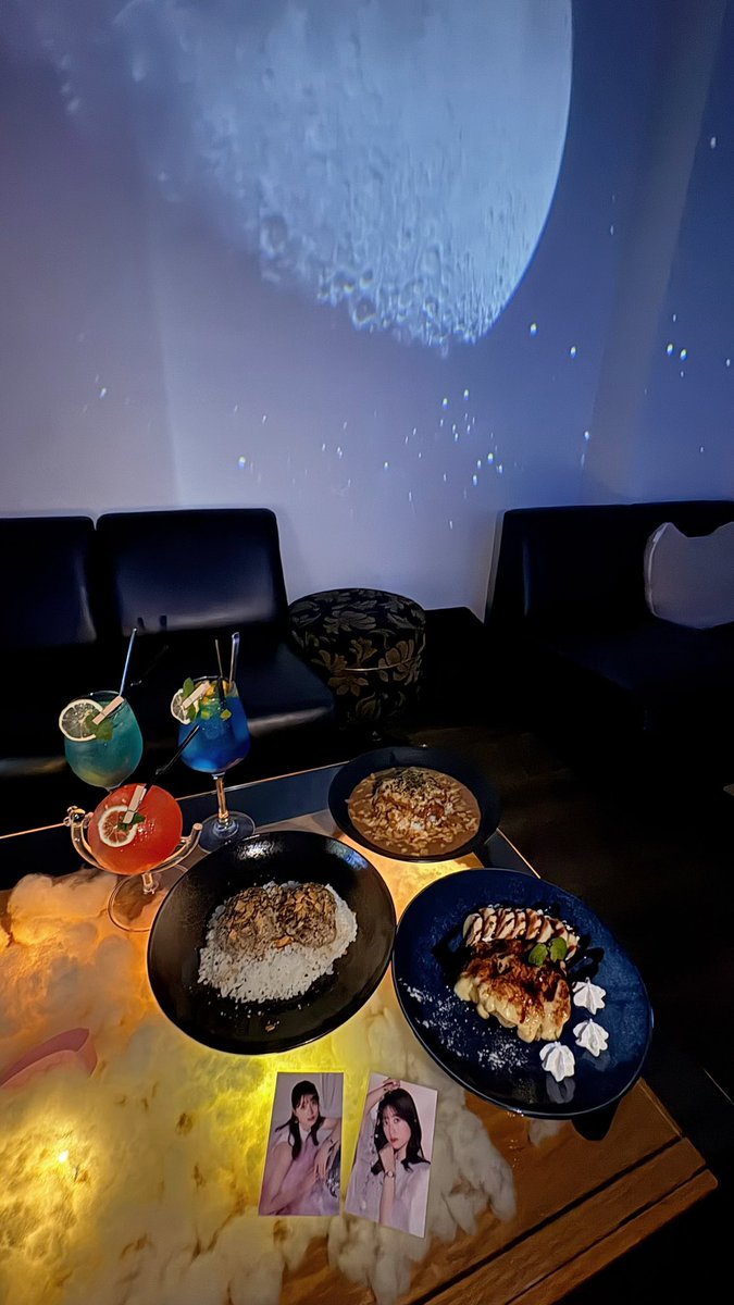 ryokan305's tweet photo. 環奈ちゃんのトレカ持ってプラネタリウムカフェ行った🎶🎶
チ。のプラネタリウム上映鳥肌やばくて最高😭😭✨️ってより寧ろ、神！

#橋本純情内科 https://t.co/92UBLHKFWr