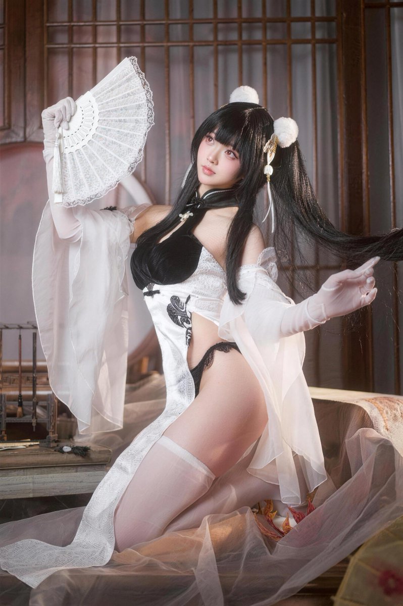 ZhouModel tweet picture