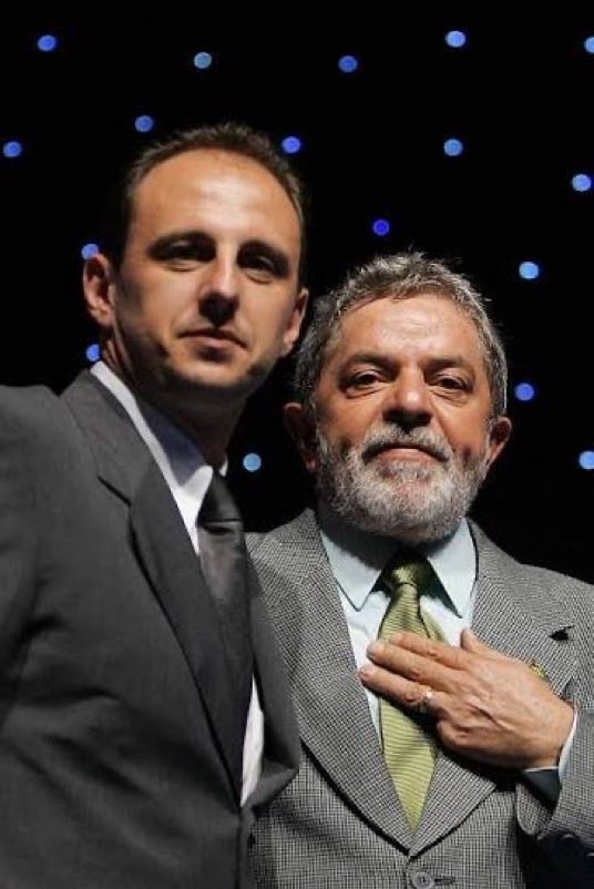 otricolowr's tweet photo. são paulinos com lula https://t.co/M7dkFzcbbr