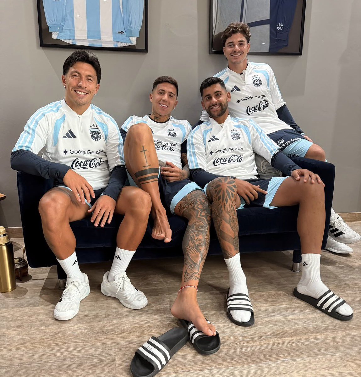 Scalonados's tweet photo. Estar en la selección con tus amigos significa estar feliz y a pura sonrisa todo el tiempo 😁 https://t.co/yNf2oS0BQZ