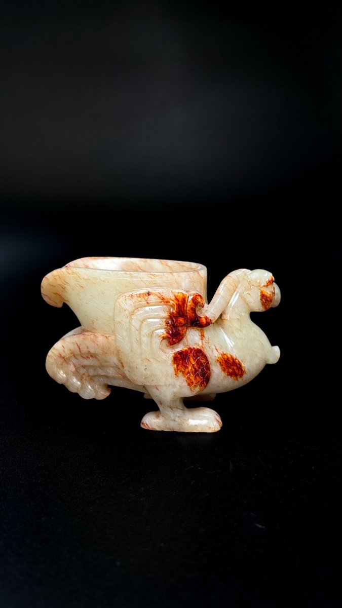 bradb_pulse_63c's tweet photo. The ancient jade pendant with a mysterious inscription, collected by the scholar Yanyi, has baffled antique dealers and spread rumors far and wide. https://t.co/x72hLBrXo1