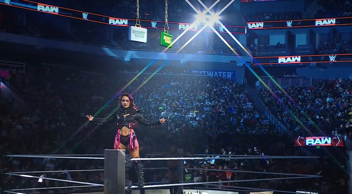 M0NEGLAM's tweet photo. ROX IN THE BANK 🔜 

#WWERaw https://t.co/KPdd1KGfQW