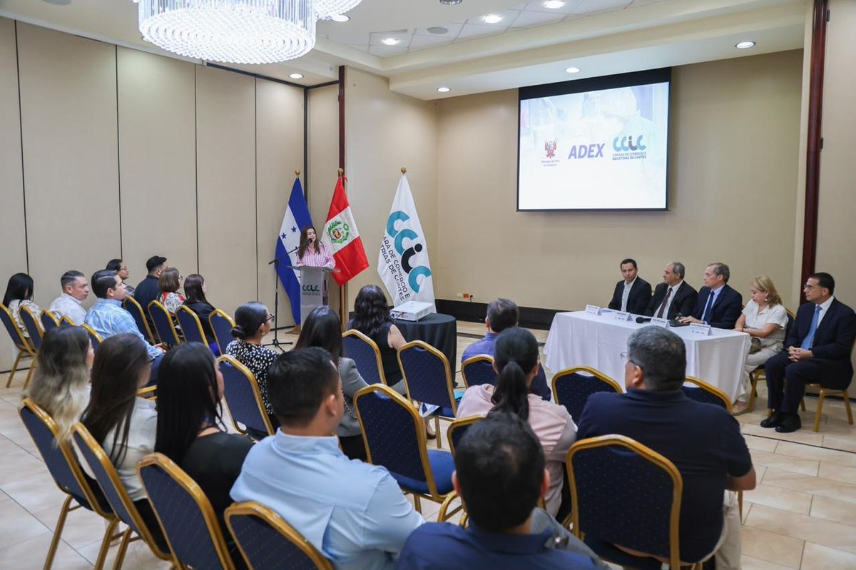 EmbaPeruHondu's tweet photo. El Embajador del Perú en Honduras César Larrain y el Presidente de la Camara de Comercio e Industrias de Cortes, Karim Qubain, inauguran la Misión Comercial peruana a Honduras de productos farmacéuticos.
 
La Misión comercial cuenta con la visita de 5 laboratorios peruanos y es organizada por la Embajada del Perú  en Honduras, ADEX, la Cancillería peruana y la Cámara de Comercio e Industrias de Cortes.