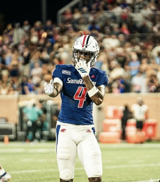 DJcrowe0's tweet photo. Blessed and grateful to receive a offer from South Alabama @Trew30_ @Coach_JL51 @CoachTylerCurts @CoachJWebb__ @chrisjammar @A1Rsports https://t.co/xTMCBZzQDB
