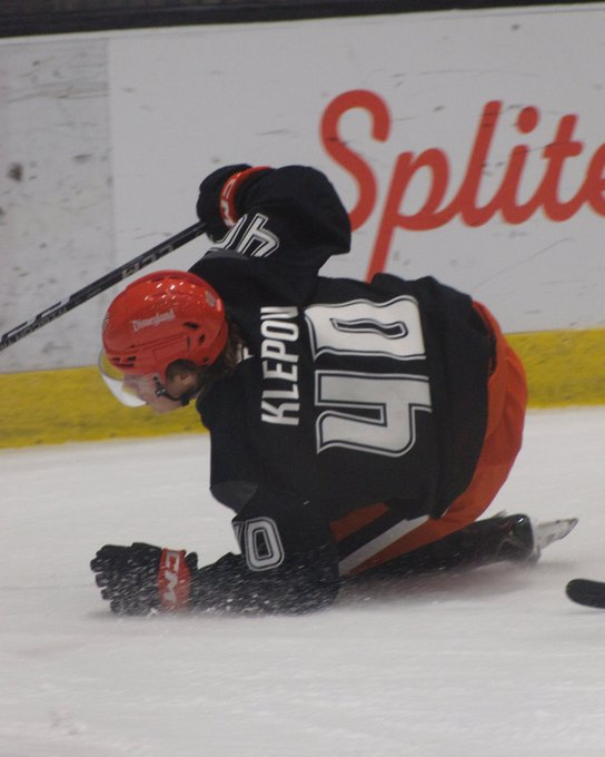 goatweger18's tweet photo. hey hey hey :) 
as regular szn is starting soon here is an intro! 

 -> im emily, 🇳🇿
-> #FlyTogether📷 #LetsGoBuffalo📷 
-> OZ8, LD1, NK40  
-> i dabble in pwhl (sirens &amp; victoire)
-> also like F1 and tennis https://t.co/yWIIj3zOSF