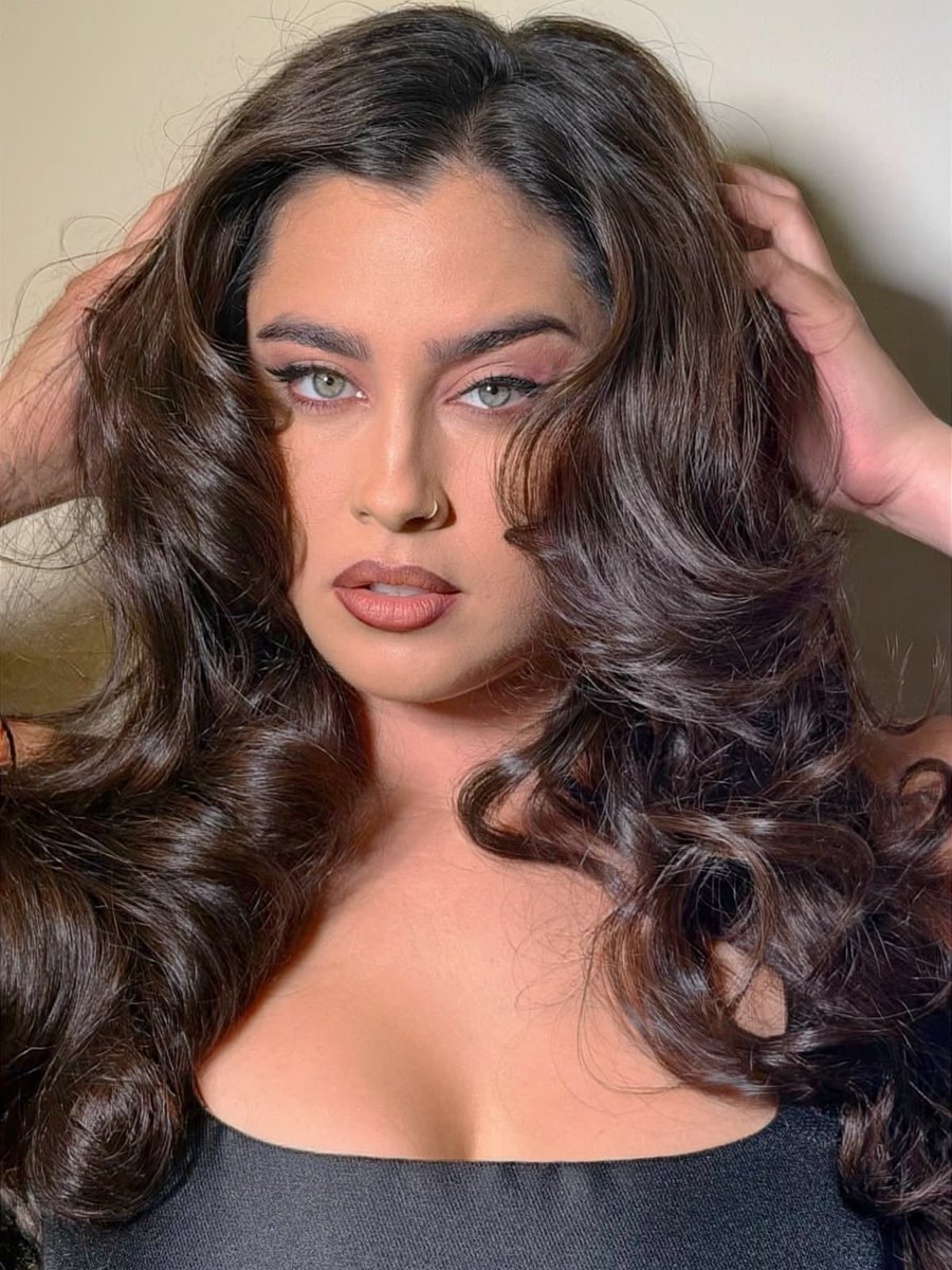 lmjcrave's tweet photo. Lauren Jauregui on Christina Aguilera at the #VMAs for Pop Sugar:

“I feel like Christina needs more fucking flowers. I feel like she does not get what she deserves and it pisses me off. She's THAT girl!” https://t.co/kVew7l3U6M