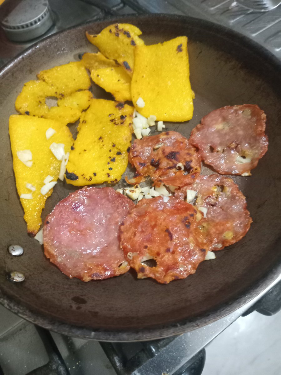 FiorinMr's tweet photo. Polenta frita ... alho 🧄 e salame frito!!!!
#MasterChefBR #MasterChefTürkiye https://t.co/TrV21A9GsL