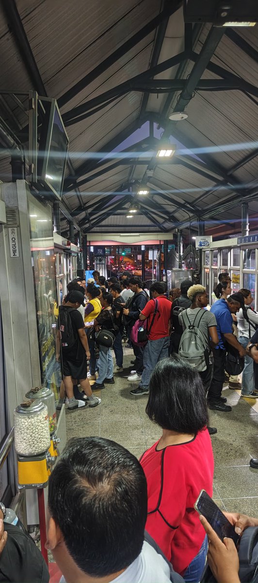 negritoop's tweet photo. @metroviagye @alcaldiagye un más servicio full gente https://t.co/zqgWhj1tHV