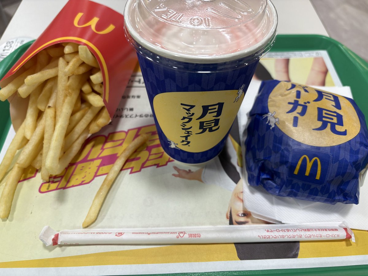claice2004's tweet photo. おはようございます☂️
昨日は月見バーガーを食べにマックへ向かいました🍔
食べたかったので、なんとか月見バーガーの期間に間に合ってよかったです
やっぱり美味しかったです！
今日も１日ご安全に
#インフラエンジニア 
#企業公式アカウント #企業公式 #企業公式相互フォロー https://t.co/GAY9WnMDhx