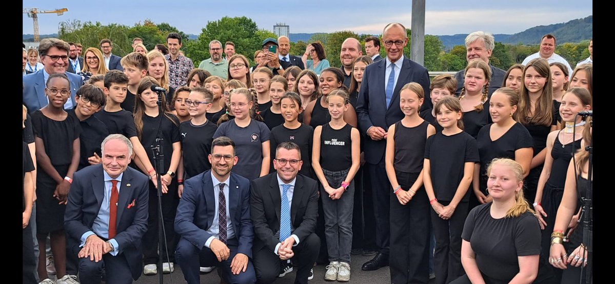 jerome_spinoza's tweet photo. Es war eine Ehre, gemeinsam mit dem @bundeskanzler Merz und dem OB von #Saarlouis, Marc Speicher, die Helmut-Kohl- und François Mitterrand Strassen eingeweiht zu haben.

Ein Rückblick auf das Erbe zwei grosser Staatsmänner der uns den Weg um ein souveränes 🇪🇺  zu stärken weist ! https://t.co/FTroepgtKh