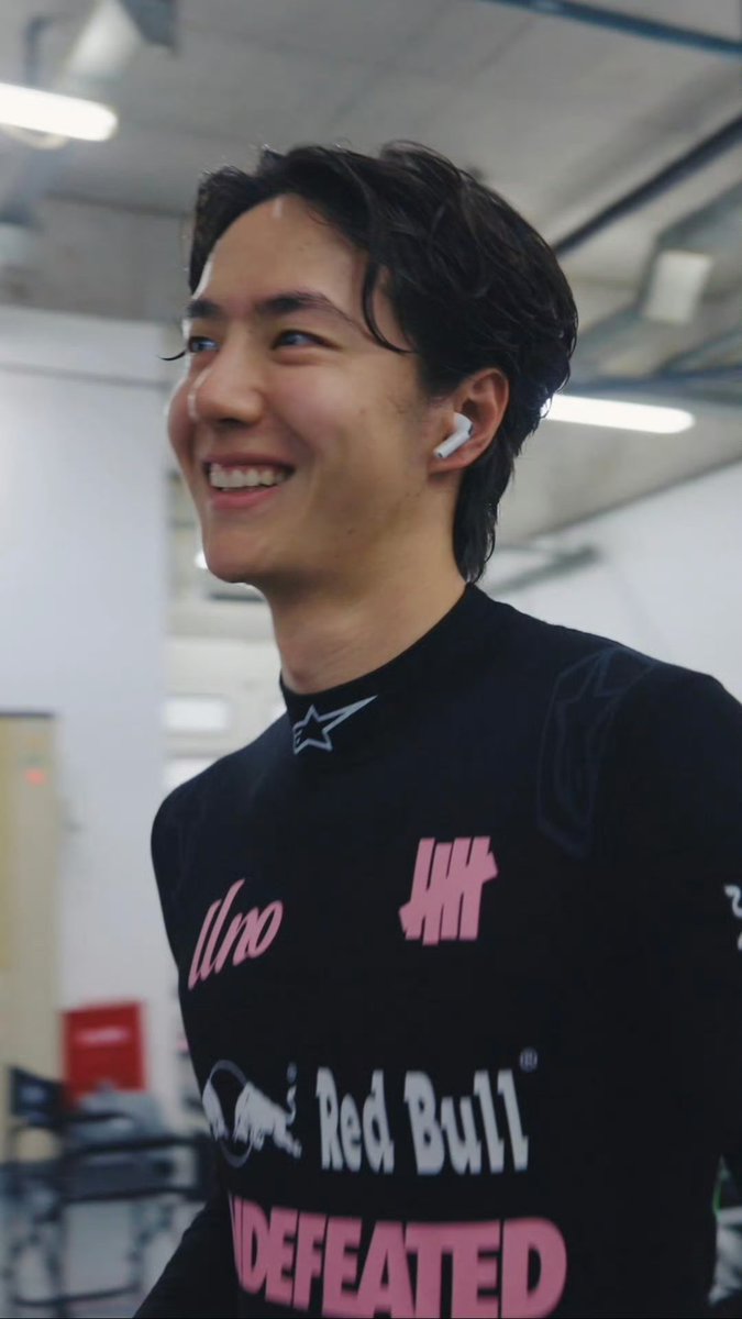 N8597N's tweet photo. ยิ้มเห็นเหงือกชมพู เห็นฟันซี่เล็ก น่ารักชะมัด https://t.co/Fufu0RBR1i