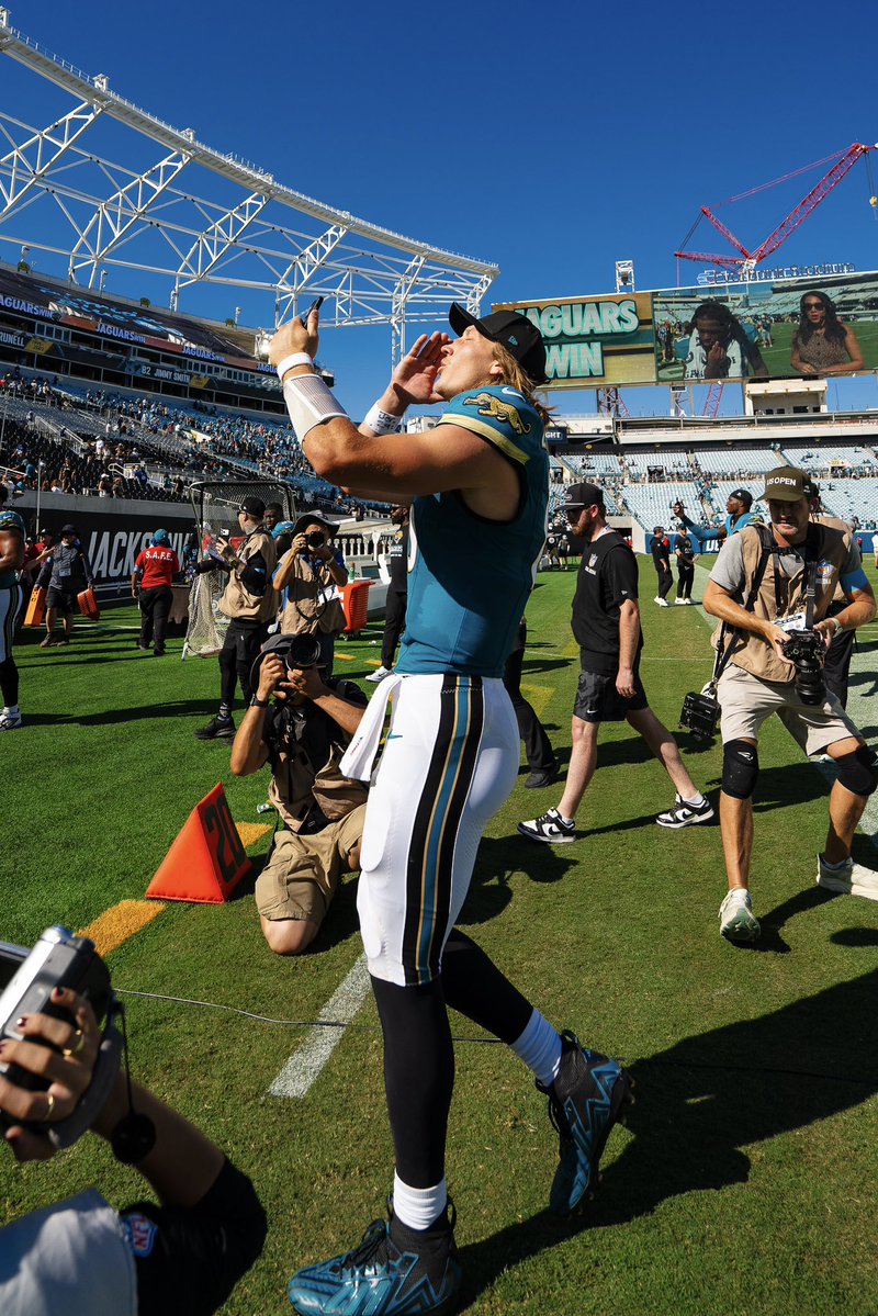 trevorlawrence's tweet photo. everybody eats 😂🤝

Jags W #duuuval https://t.co/BoyLeJSF1p
