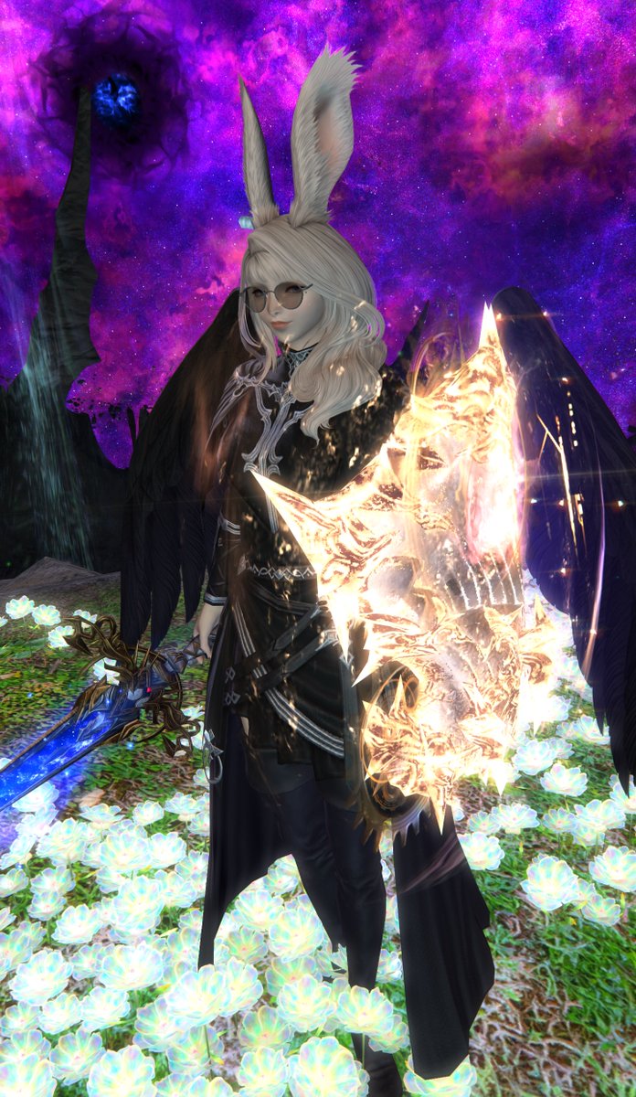 Lulusuria_ff14's tweet photo. 昨日は固定メンに付き合ってもらって、念願だったナイトの天道武器光らせられた！✨️

そういえばうさ子に薬割りました🐰
#FF14 #FF14SS #ヴィエラ https://t.co/UUqudLoiM9