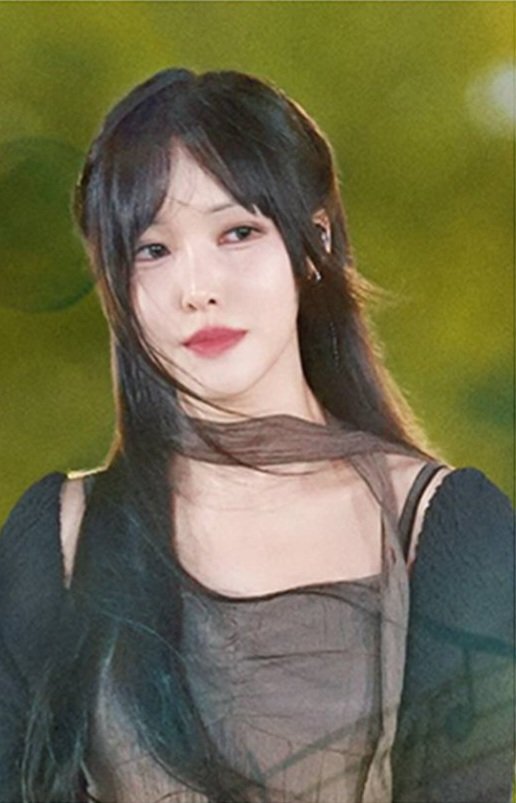 playwithyuju's tweet photo. 헝 더 리슨 포스터 속 유주가 너무 공쥬님이야 https://t.co/RLYdgcx7p1