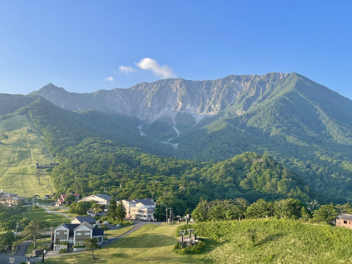 tomashibadaisen's tweet photo. 人口は日本一少ないけど、一人あたりに割り当てられた絶景は多めだわん。いつでもお裾分けするので、見に来てほしいわん。 https://t.co/xrKY4o6nSK