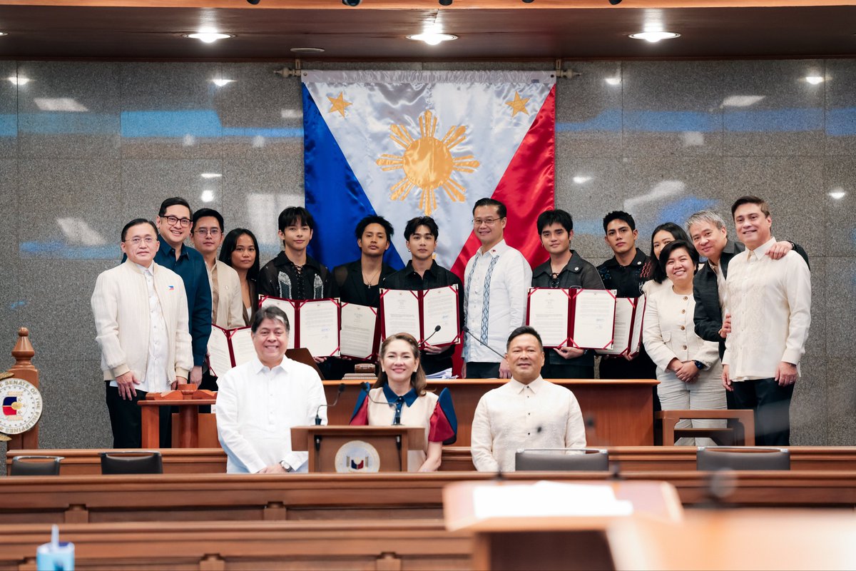 SB19Official's tweet photo. A historic day for all Filipino creatives 🇵🇭

From taking our music to the world to helping make the path wider for those who come next. 

We're deeply grateful to be part of this conversation and to everyone working toward a future where more Filipino creatives can dream, create, and take their work beyond our borders. Maraming salamat po!

#SB19 #UySB19 🐐
