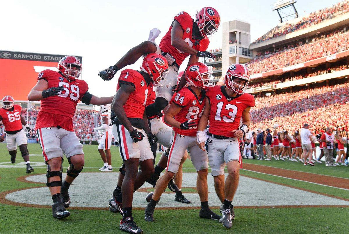 FCRecruits's tweet photo. LETS DISCUSS RECRUITING 

C/o 27, 28, 29 &amp; 30! If You Are Interested In Being Recruited By The University of Georgia ( @GeorgiaFootball ) COMMENT film, RETWEET &amp; DM us. We Are Sending Over Playmakers For Evaluation.

Coaches &amp; Parents Reach Out!

#TheHome🏭🏈 https://t.co/lPQet22cgy