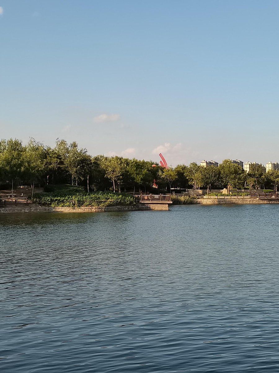 zhoska_choi's tweet photo. I climbed over the fence, touched the satin-like flowing water, and the ripples spread with my heartbeat.， https://t.co/m8YWgh4Qk4