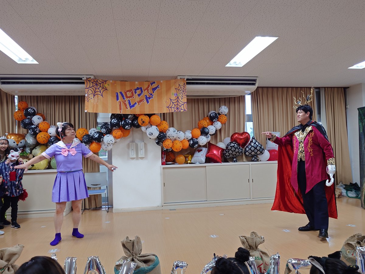 sadasonam's tweet photo. 10/4（日）は毎年恒例、足立区大谷田一丁目団地にてハロウィンパレードに出演します。パレードは満席ですが、お菓子まきショーやワークショップ、スタンプラリーは参加可能です〜
https://t.co/aT7yZ41lUC https://t.co/9ZbI0NI6yd