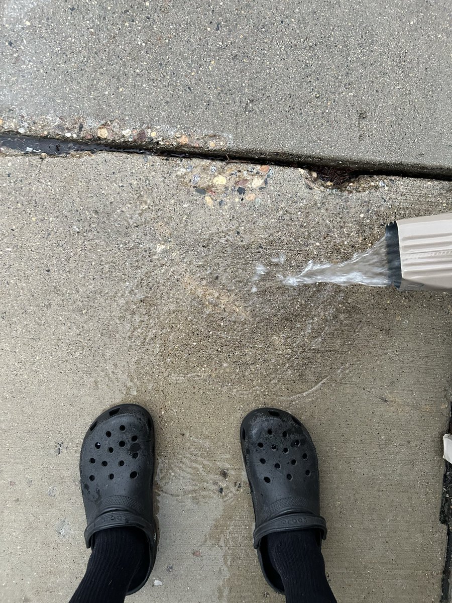 imtheveryworst's tweet photo. It ain’t socks and crocs weather :( https://t.co/PYAyJFU4VB