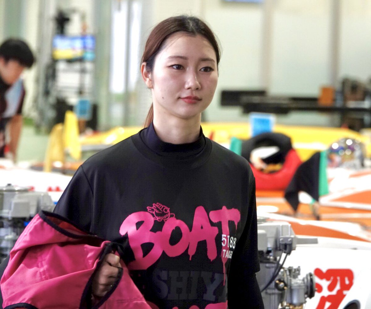 BoatraceAshiya's tweet photo. 🧡💙🧡💙

📸：今節配布した芦屋のTシャツを着る選手👚

#松田真実 選手❣️
#中北涼 選手❣️
#田中博子 選手❣️
#武井莉里佳 選手❣️

第2Rに武井選手が、第3Rに田中選手が、
第4Rに松田選手と中北選手が登場📣
ぜひご注目ください♪ 

#ボートレース芦屋
#オールレディース

🧡💙🧡💙 https://t.co/yk5mf5Stzd