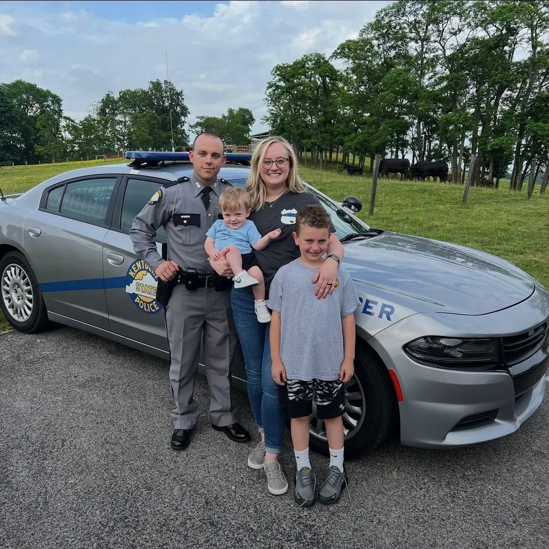 jeff2da's tweet photo. RIP Trooper Phillips seen here with his family. https://t.co/vXaXRBTDGE